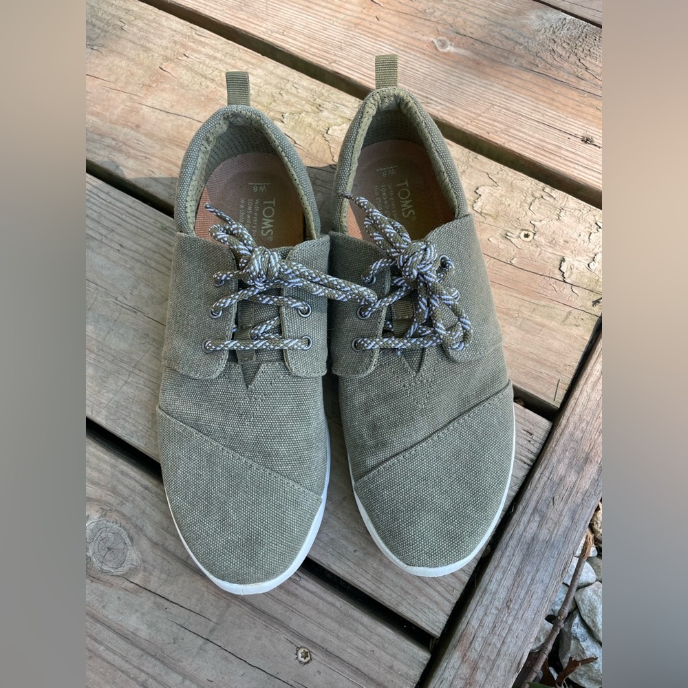 Green women’s Tom’s canvas sneakers size 8
